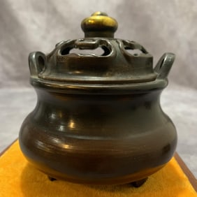 A FINE SMALL ROUND BRONZE INCENSE BURNER