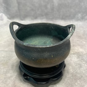 MING "QINGYU WAN TANG" MARKED BRONZE TRIPOD BRIDGE-EAR CENSER
