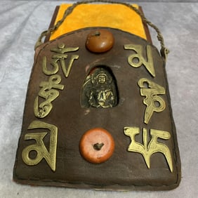 A FINE TIBETAN BUDDHIST GAU BOX