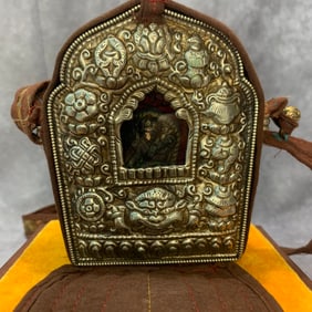 A FINE TIBETAN BUDDHIST GAU BOX