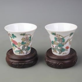 PAIR OF FAMILLE ROSE TEA CUPS WITH FLORAL PATTERNS