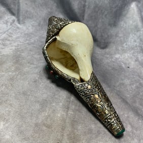 TIBETAN BUDDHIST SILVER-INLAID RITUAL CONCH WITH GEMSTONES