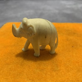 A FINE OX HORN MADE SMALL ELEPHANT FIGURE