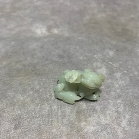 HETIAN GREENISH-WHITE JADE MYTHICAL BEAST HOLDING LINGZHI