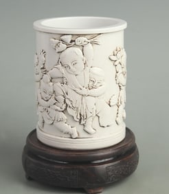 WANG BINGRONG'S FIVE CHILDREN PATTERN PORCELAIN PEN HOLDER