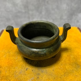 XUAN DE MARKED THREE-LEGGED INCENSE BURNER WITH UPRIGHT EARS