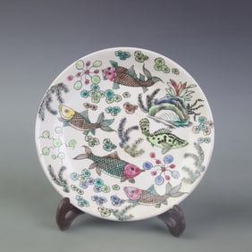 FAMILLE ROSE FISH AND ALGAE PATTERN PLATE