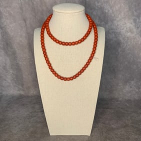 A FINE SOUTHERN RED AGATE (NAN HONG) NECKLACE