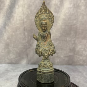 A FINE SMALL BRONZE TIBETIAN BUDDHA STATUE