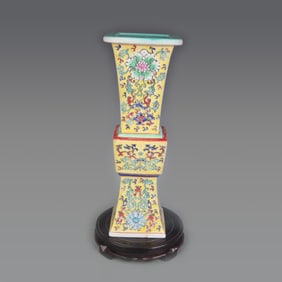 FAMILLE ROSE THOUSAND FLOWER PATTERN PORCELAIN VASE