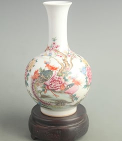 FAMILLE ROSE AUSPICIOUS PEONY PATTERN PORCELAIN VASE