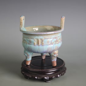 A FINE JUN WARE TRIPOD PORCELAIN INCENSE BURNER