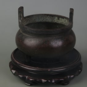 A FINE DOUBLE-EARED THREE-LEGGED INCENSE BURNER