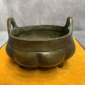 A FINE MELON SHAPED BRONZE CENSER