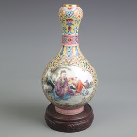 FAMILLE ROSE YELLOW-GROUND GARLIC-HEAD VASE WITH OPENWORK FIGURE MEDALLIONS