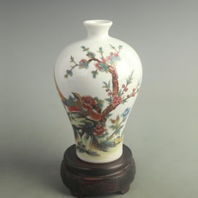 FAMILLE ROSE BIRD-AND-FLOWER MEIPING PORCELAIN VASE