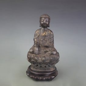 A FINE BRONZE STATUE OF SHAKYAMUNI BUDDHA