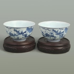 PAIR OF BLUE-AND-WHITE CHILDREN PATTERN SMALL BOWLS