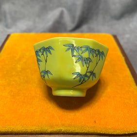 FAMILLE ROSE YELLOW-GLAZED BAMBOO-PATTERN SMALL CUP