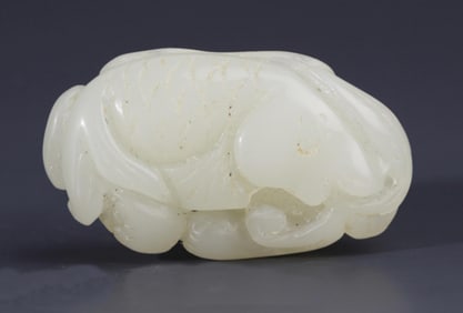 A FINE GRAPES STYLE PALE CELADON JADE PENDANT