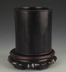 A FINE ROSEWOOD MADE CALIGRAPHY BRUSH POT