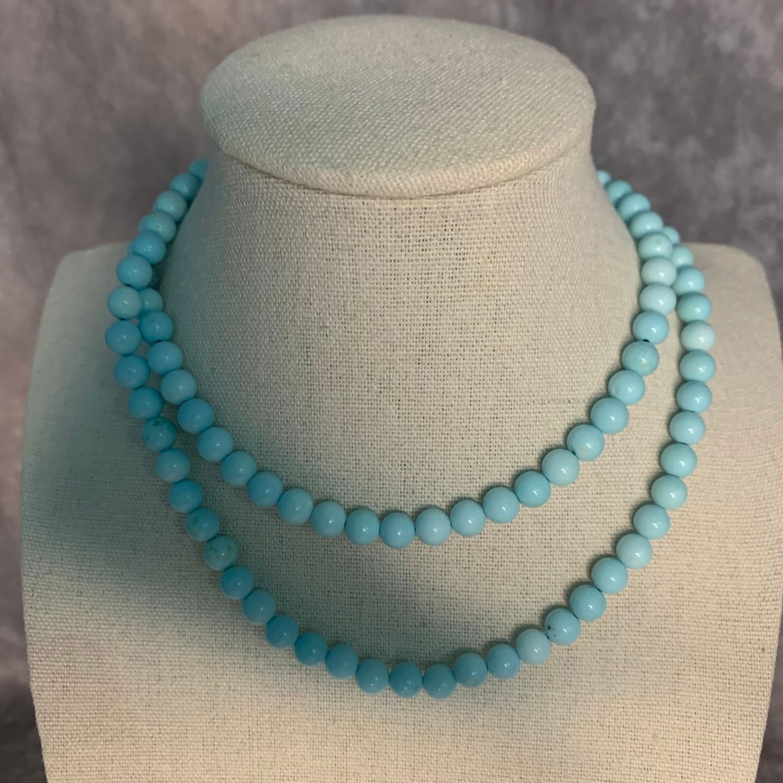 A FINE TURQUOISE STONE MADE NECKLACE (1 of 4)
