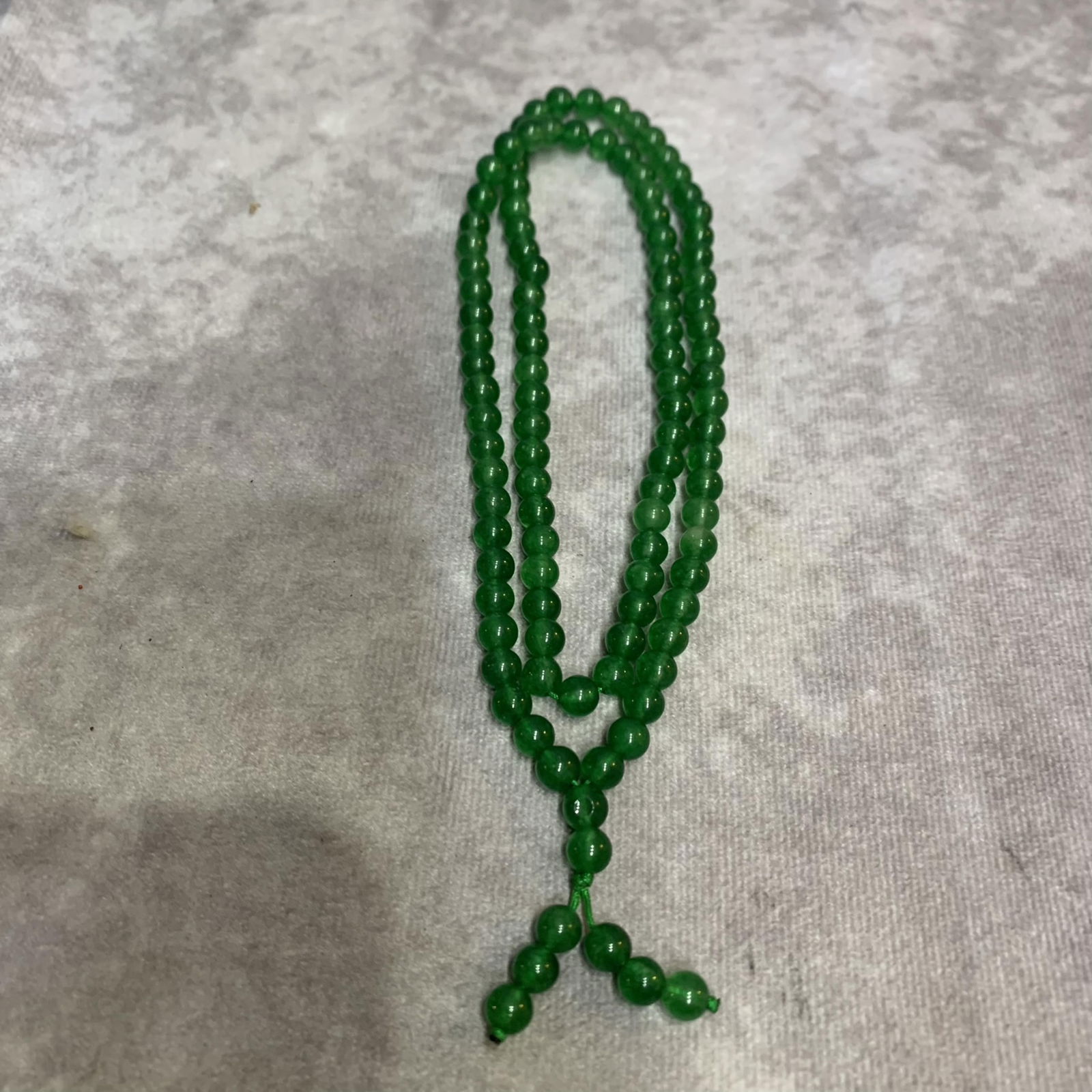 A FINE NATURAL JADE MADE NECKLACE (1 of 4)