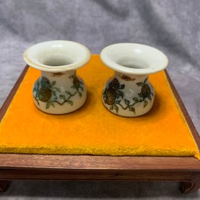 PAIR OF FAMILLE ROSE FLORAL PATTERN PORCELAIN WINE CUPS