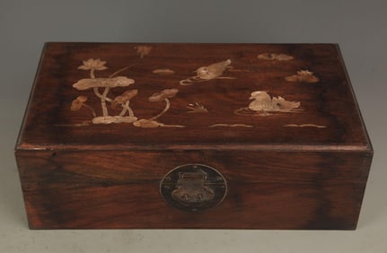 A EMBEDDED WITH SPIRAL SHELL WOOD BOX