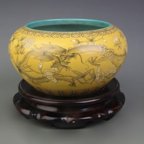 DRAGON-PATTERN PORCELAIN BRUSH WASHER IN FAMILLE ROSE