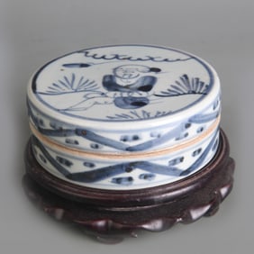 A FINE BLUE-AND-WHITE CHARACTER PATTERN PORCELAIN INK BOX