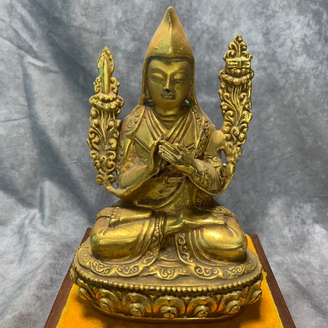 A FINE GILT BRONZE TIBETAN BUDDHA STATUE (1 of 4)