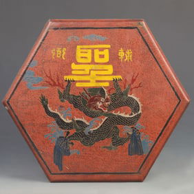 A GILT LACQUER DRAGON PATTERN SIX SIDE WOODEN BOX