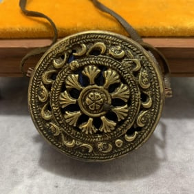 A FINE TIBETAN BUDDHISM BRONZE MADE PENDANT