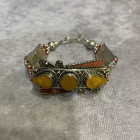 A FINE WHITE BRONZE BRACELET WITH GEMSTONES