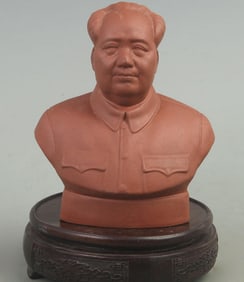 STATUE OF A GREAT CHINESE LEADER