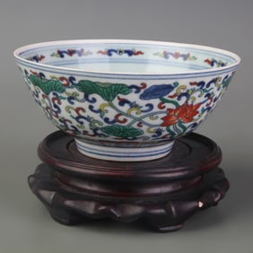DOUCAI FLORAL PATTERN PORCELAIN BOWL