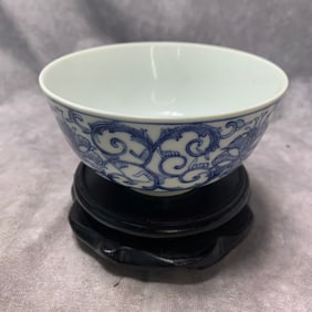 BLUE AND WHITE PORCELAIN LOTUS BOWL WITH QIANLONG MARK