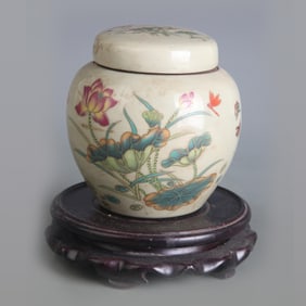 FAMILLE ROSE SMALL PORCELAIN JAR WITH BIRD AND FLOWER MOTIFS
