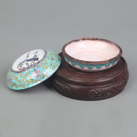 ENAMEL PAINTED FLORAL PATTERN POWDER BOX
