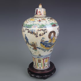 DOUCAI STORY PATTERN PORCELAIN VASE WITH FIGURES