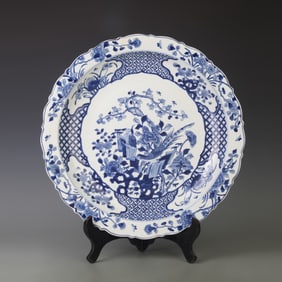 LARGE BLUE AND WHITE FLORAL PATTERN PORCELAIN PLATE