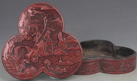 A FINE RED CARVED LACQUER CHARACTER PATTERN BOX
