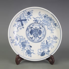 BLUE-AND-WHITE PORCELAIN PLATE WITH FLORAL PATTERNS