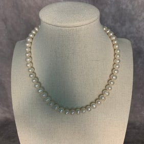 A FINE PEARL MADE NECKLACE