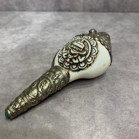 A FINELY CARVED TIBETAN BUDDHISM CONCH