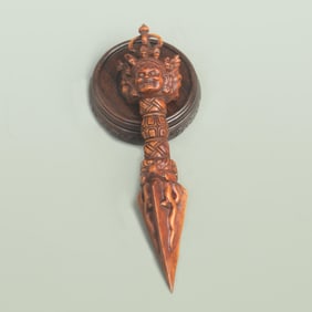 A DETAIL AND FINELY CARVED HUANG YANG WOOD VAJRA