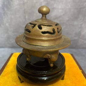A FINE SMALL BRONZE INCENSER BURNER