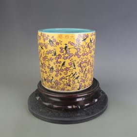 FAMILLE ROSE YELLOW GROUND FLORAL AND BIRD PATTERN PEN HOLDER