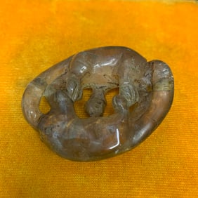 A FINE CRYSTAL MADE RUI SHOU PENDANT